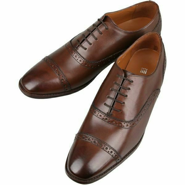 クォーターブローグの茶色の革靴